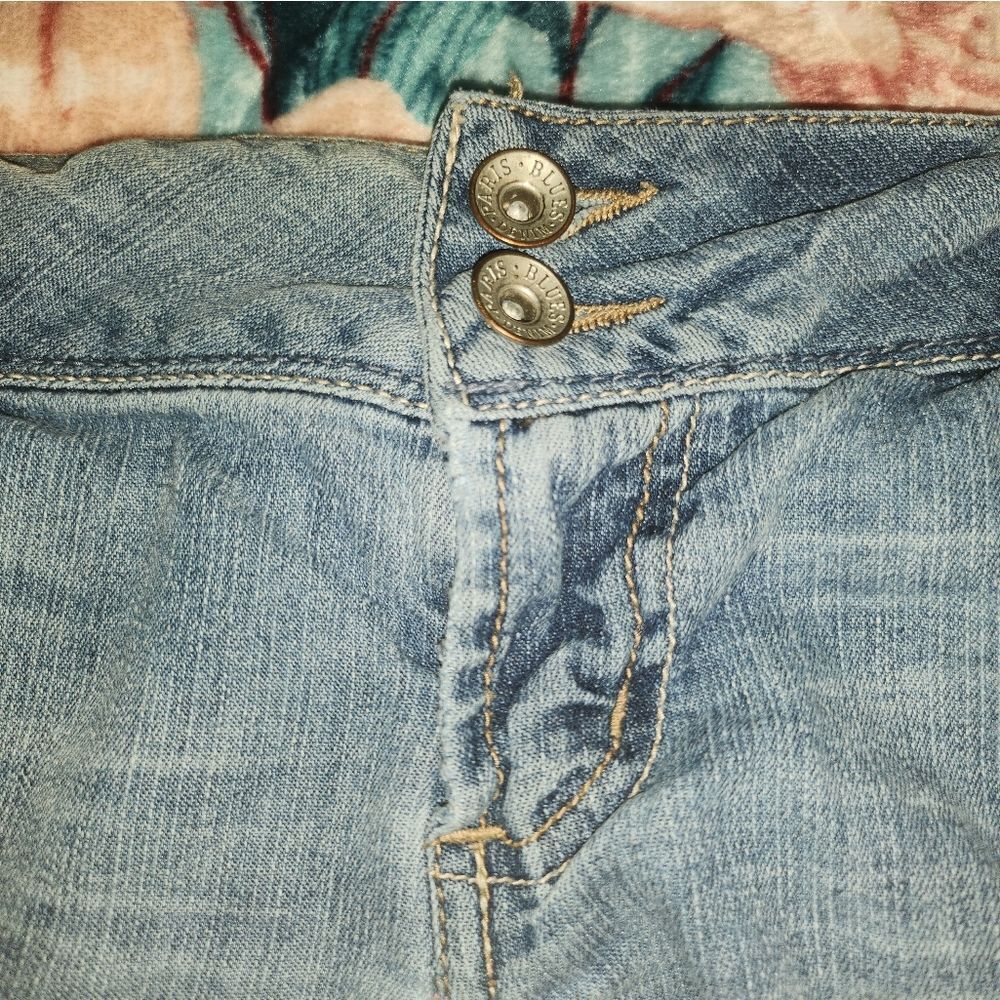 Women’s Denim Shorts - Blue Jean Casual Short - Picture 2 of 7
